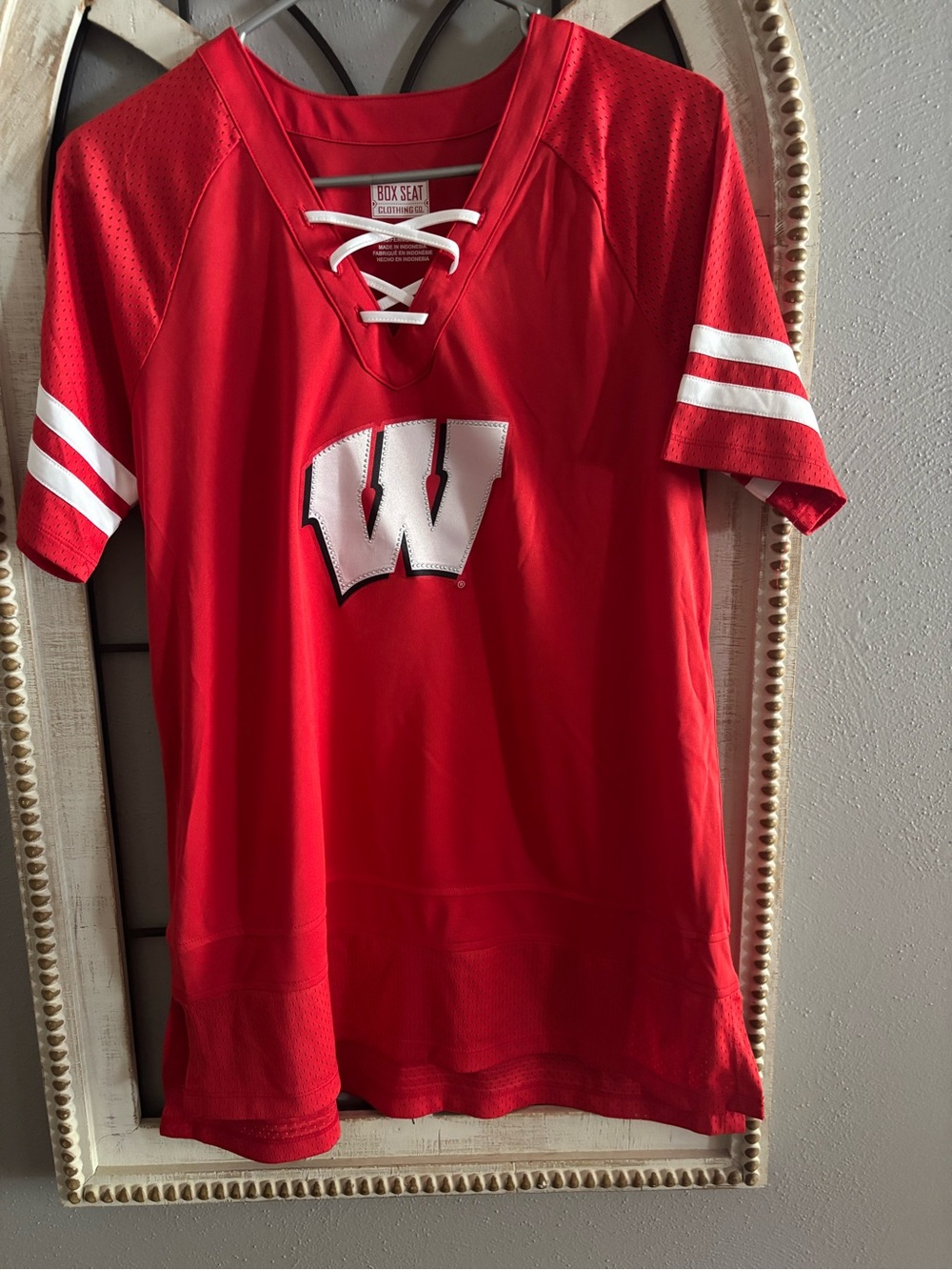 Box Seat Red Lace-Up Jersey Top with White 'W' Logo, NWOT size Large